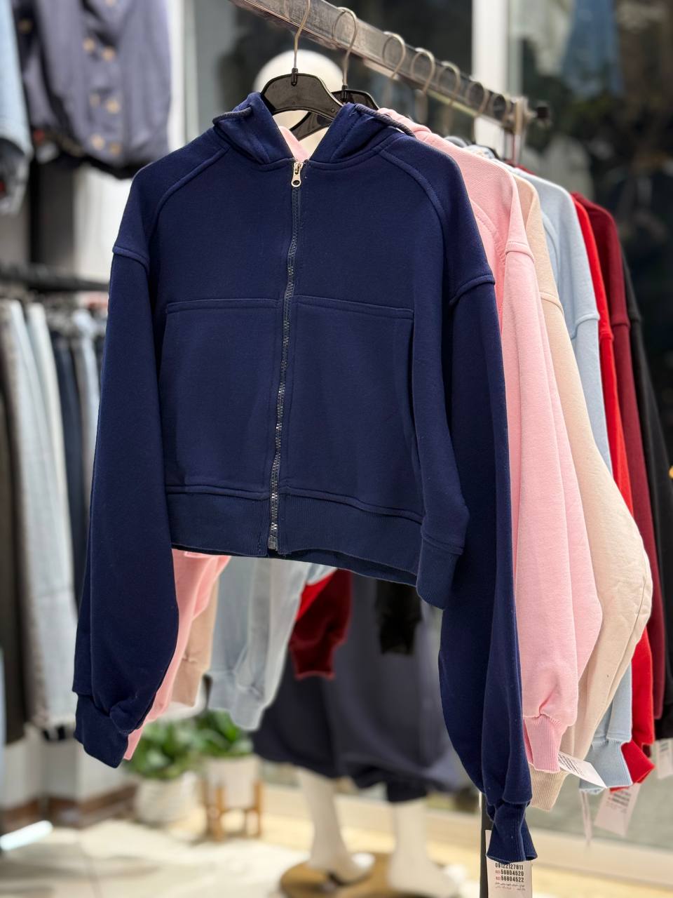 ⁨  bershka کراپ سوئیشرت کلاهدار
