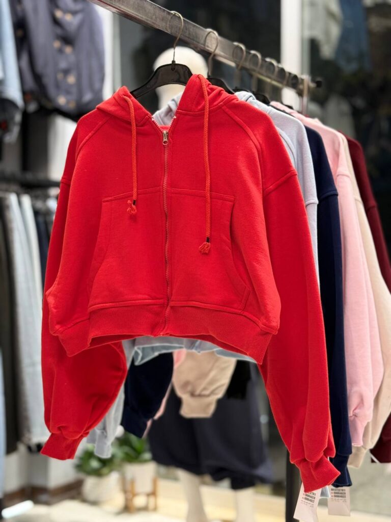⁨  bershka کراپ سوئیشرت کلاهدار