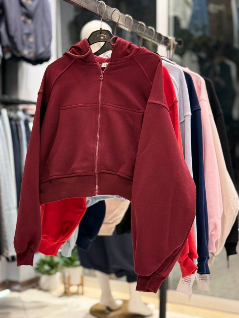 ⁨  bershka کراپ سوئیشرت کلاهدار