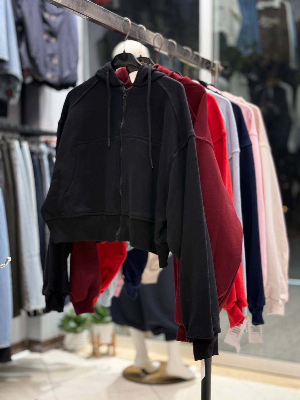 ⁨  bershka کراپ سوئیشرت کلاهدار
